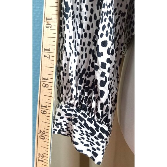 Velvet Heart Black and White Patterned Blouse Tie at Waist Button at Fro… - Picture 4 of 8